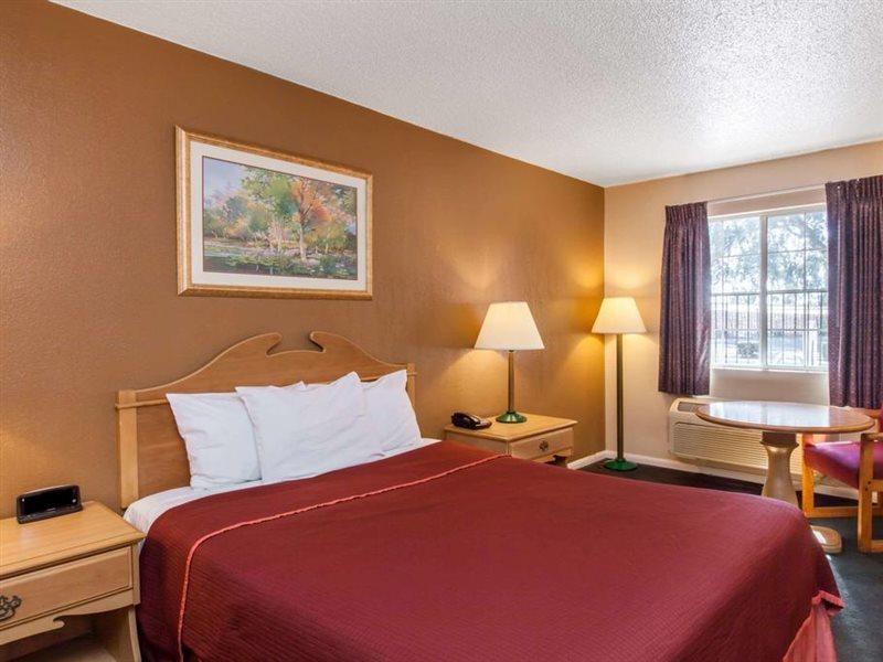Howard Johnson By Wyndham Bakersfield Dış mekan fotoğraf