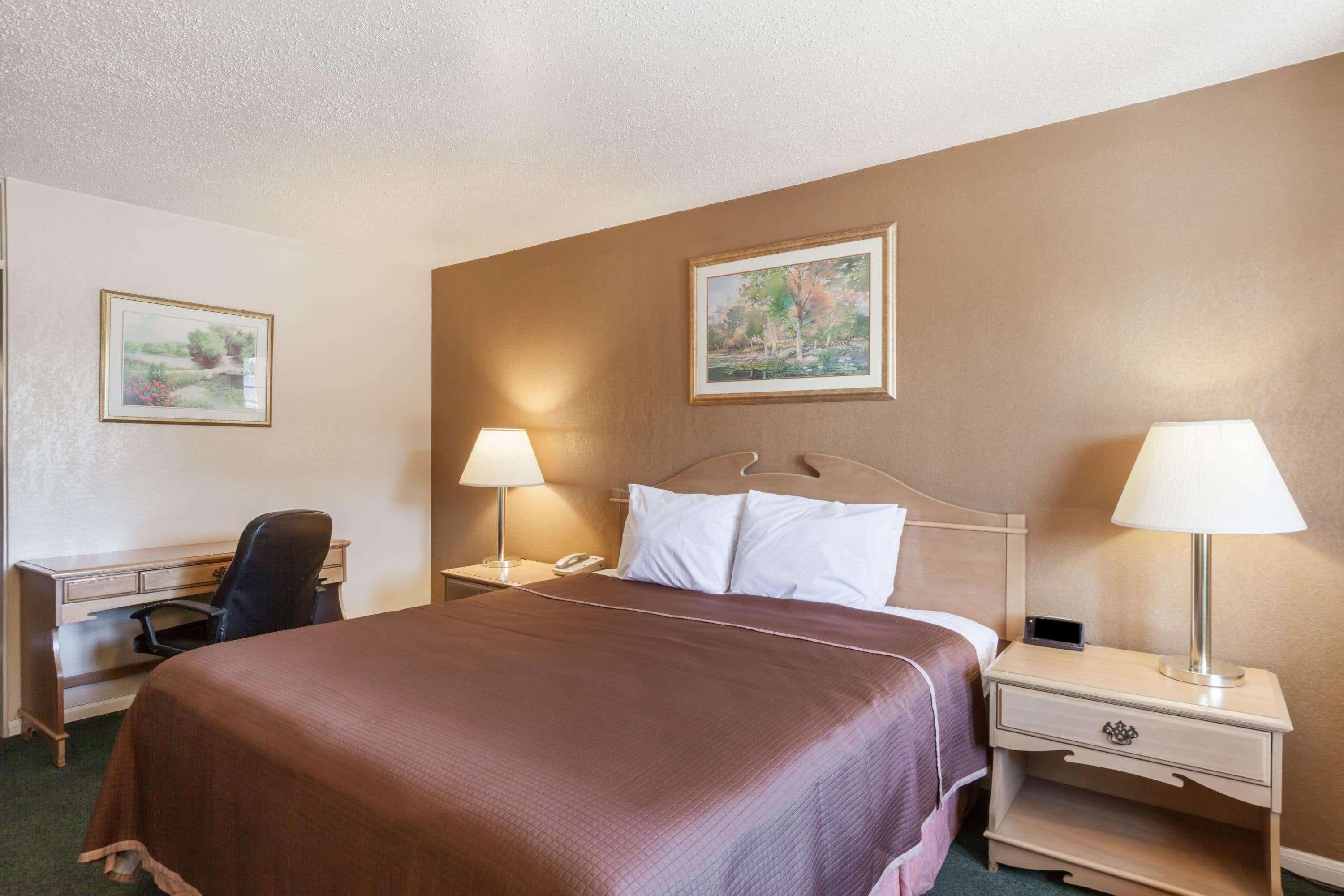 Howard Johnson By Wyndham Bakersfield Dış mekan fotoğraf