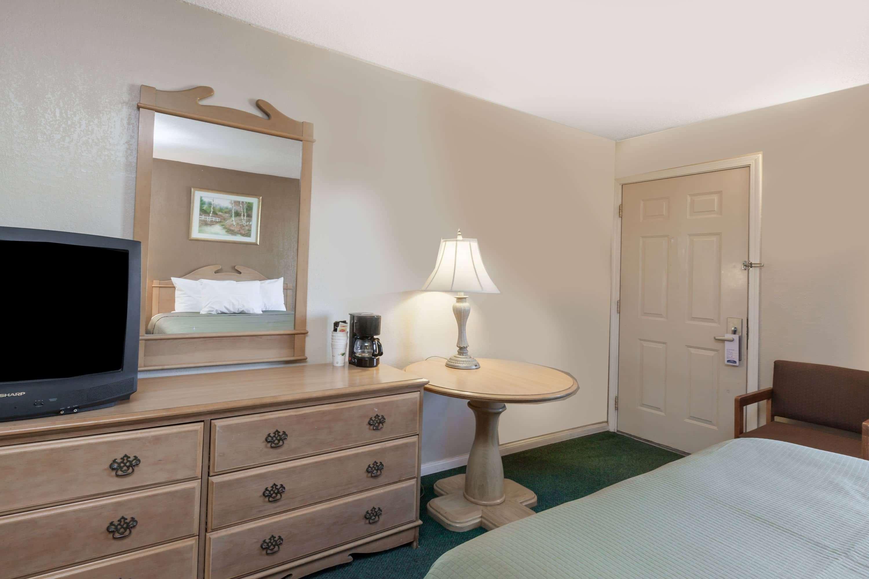 Howard Johnson By Wyndham Bakersfield Dış mekan fotoğraf