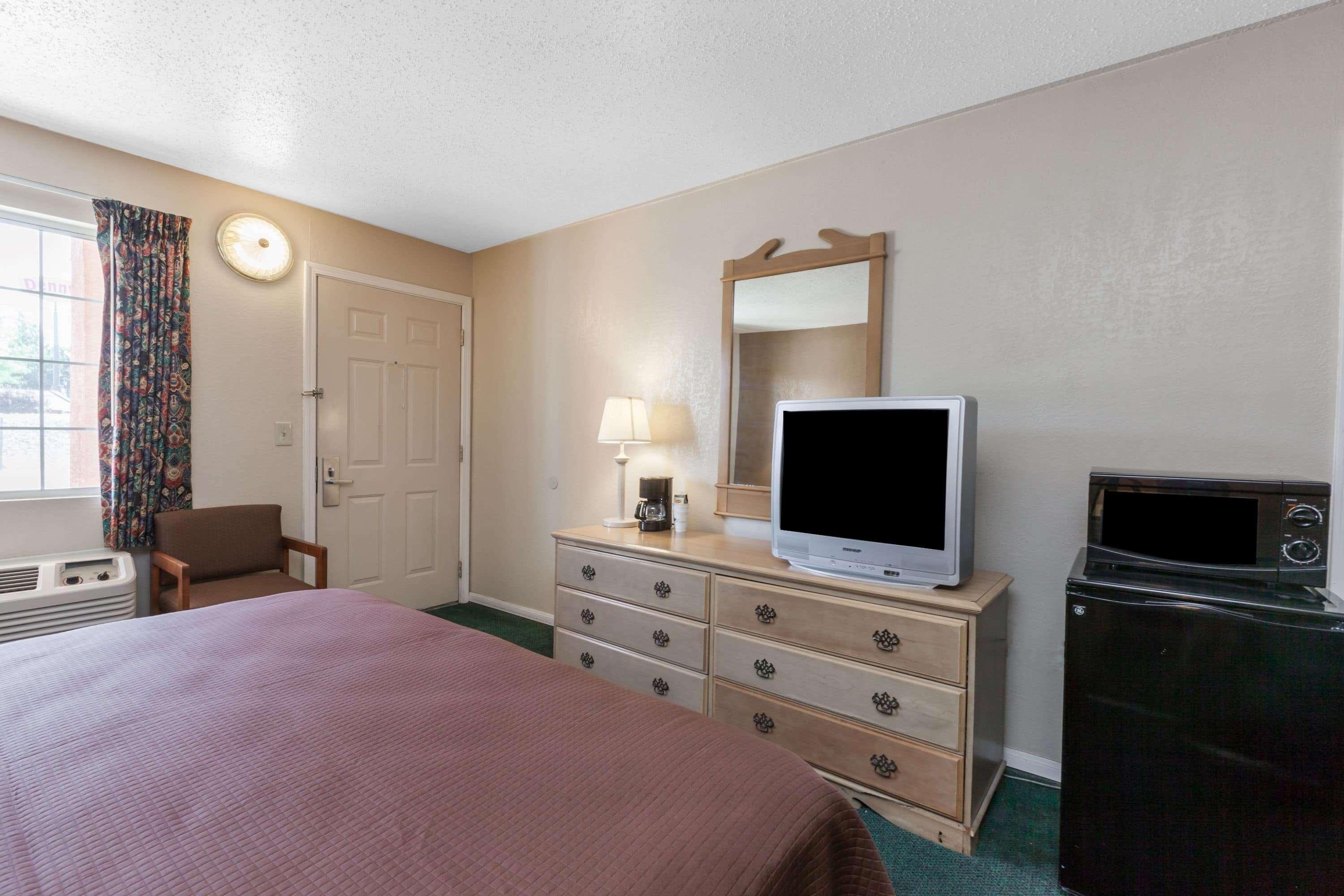 Howard Johnson By Wyndham Bakersfield Dış mekan fotoğraf