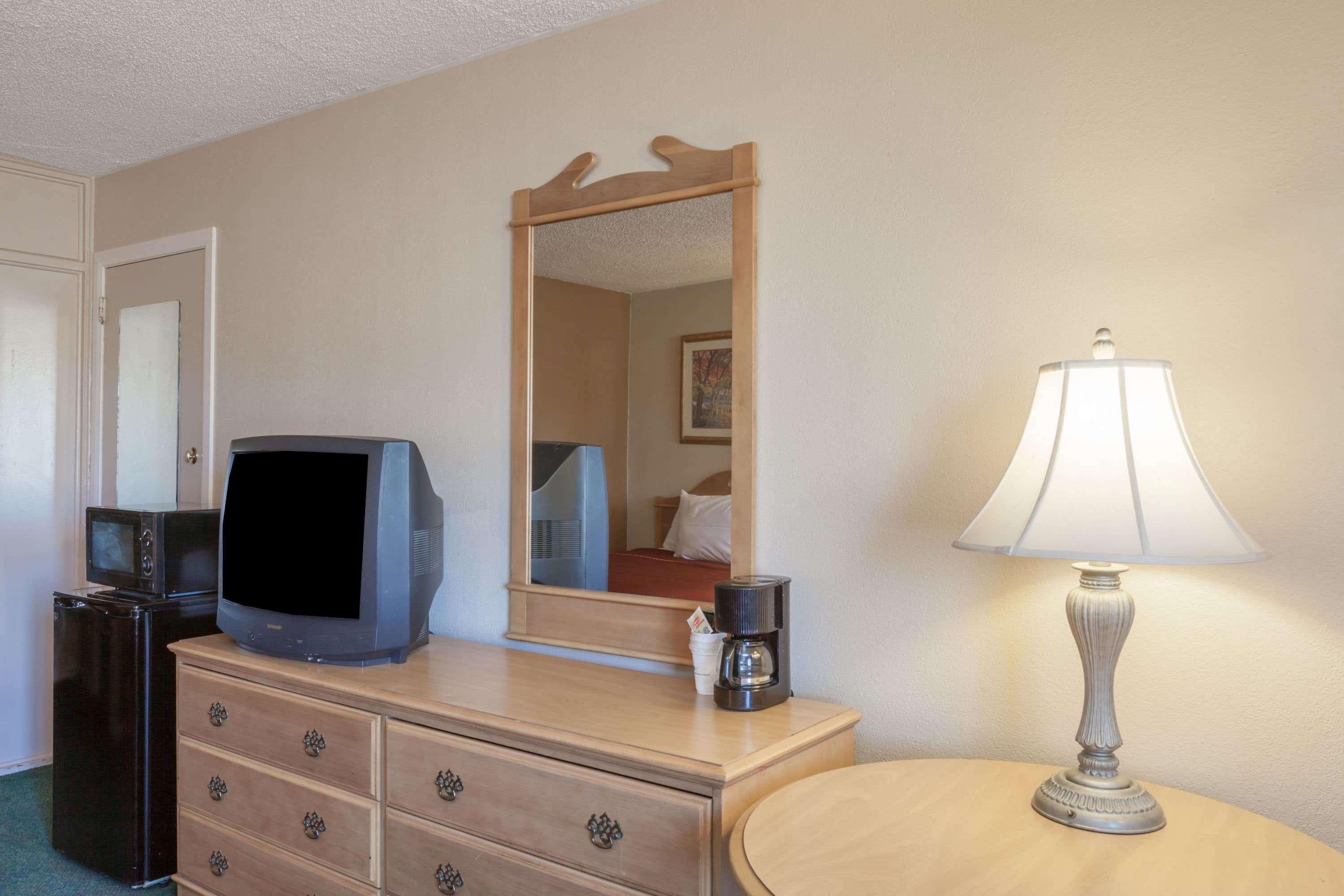 Howard Johnson By Wyndham Bakersfield Dış mekan fotoğraf